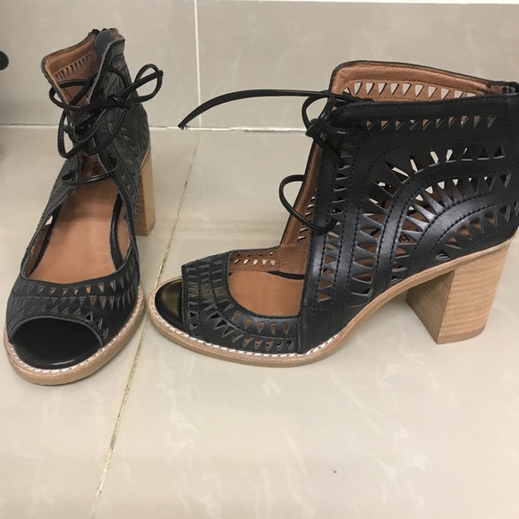 Jeffrey Campbell Black Peeped Toed Booties! - Picture 2 of 4